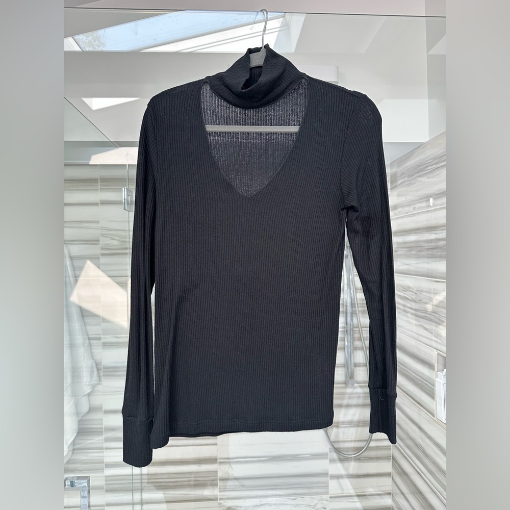 LNA knit top with chocker neck